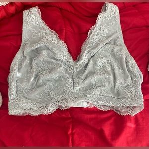 💕NWOT Grey Bralette